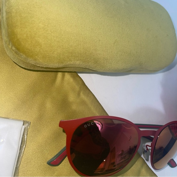 GUCCI Authentic New 52mm Round Signature Logo Sunglasses With Case, Cloth & Tag - Picture 3 of 14